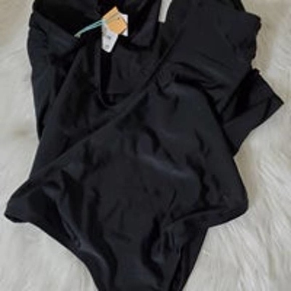 NWT Kona Sol Diagonal Ruffle 1pc Swimsuit - Black M - Picture 2 of 6